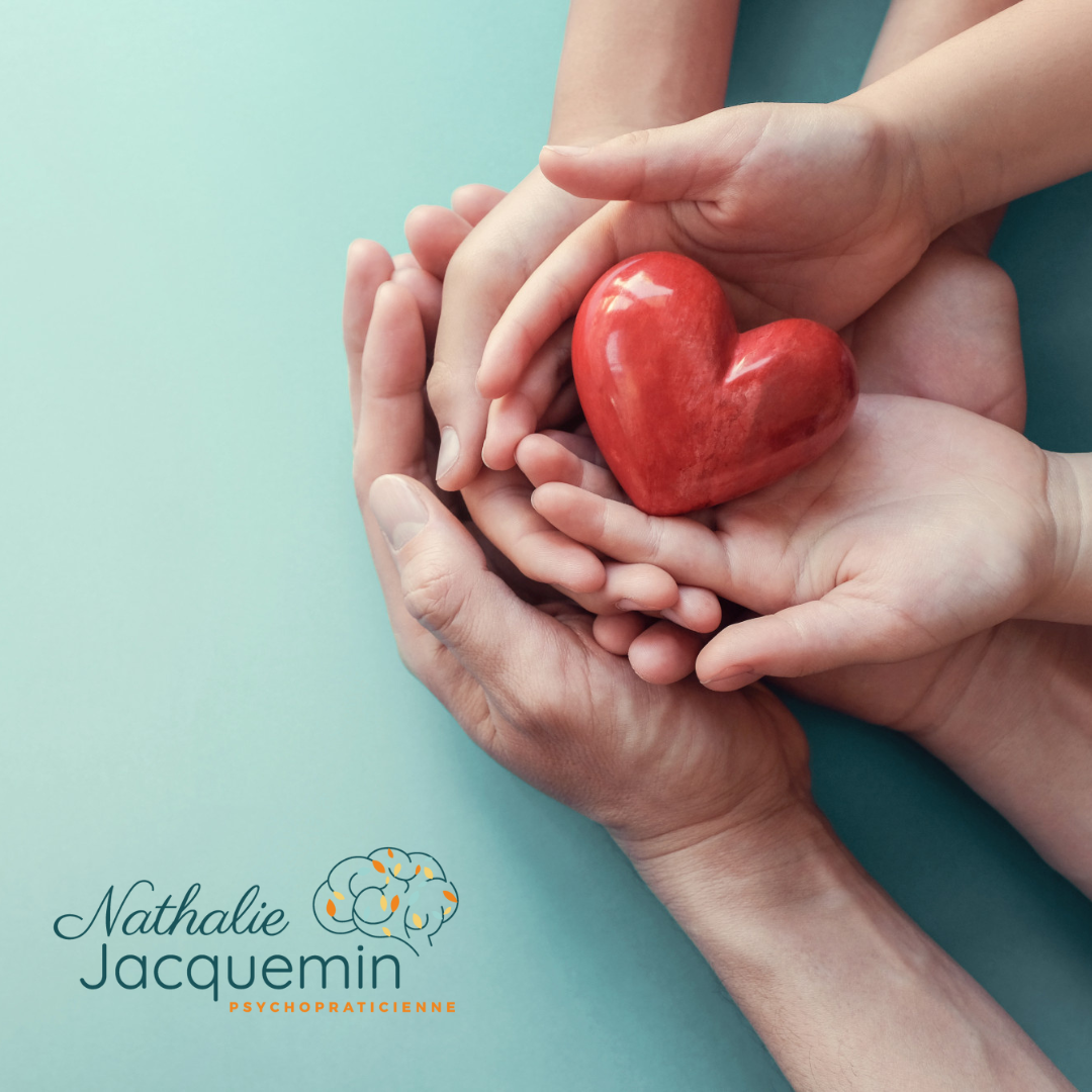 Logo Nathalie Jacquemin psychopraticienne avec coeur dans les mains