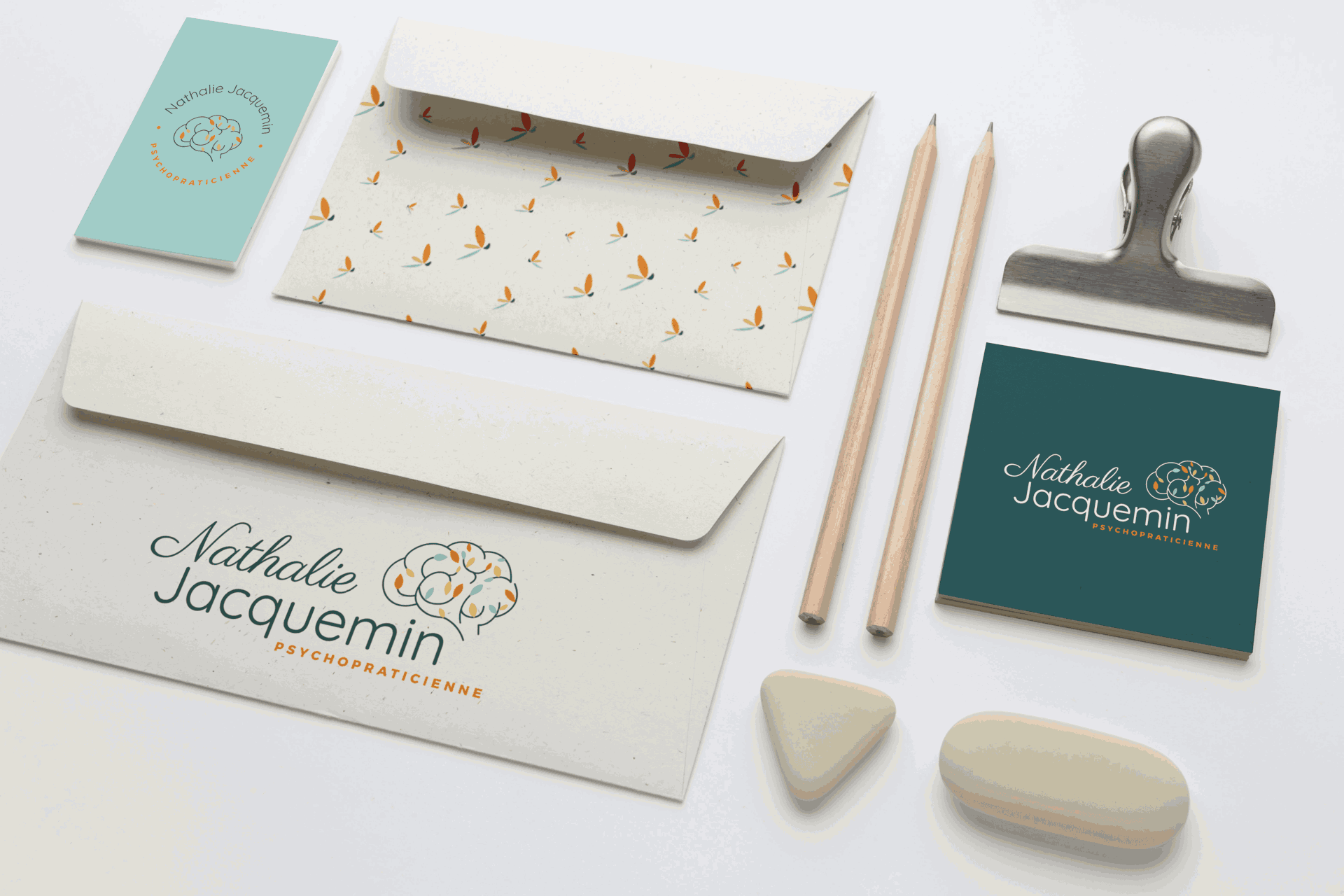 Mockup branding identité visuelle Nathalie Jacquemin psychopraticienne by Kyracom